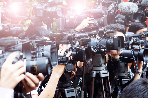 Rentnerin (84) von LKW überfahren! Frau stirbt noch am Unfallort