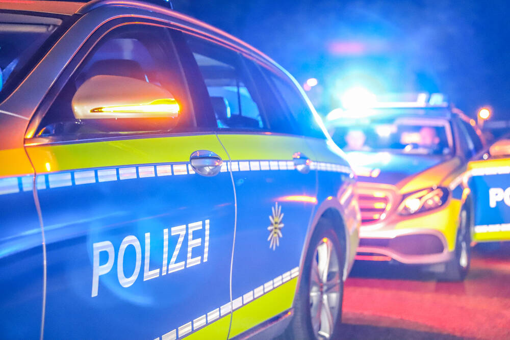 Amokalarm! Polizisten schießen Axt-Angreifer nieder! Mann mit Axt attackierte Passanten