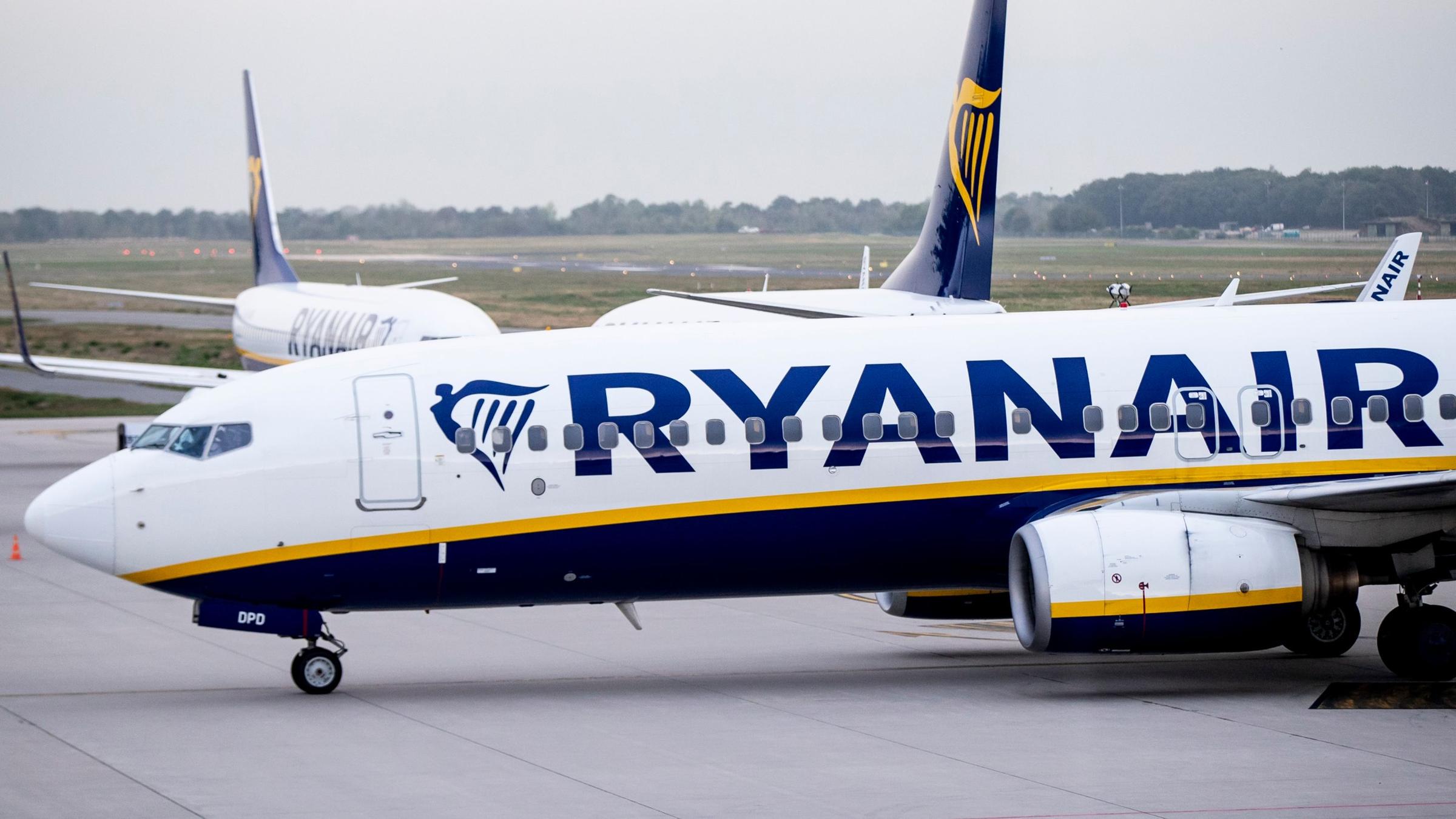 Notlandung! Schock im Cockpit - Pilot war nicht mehr handlungsfähig! Ryanair-Maschine muss runter!