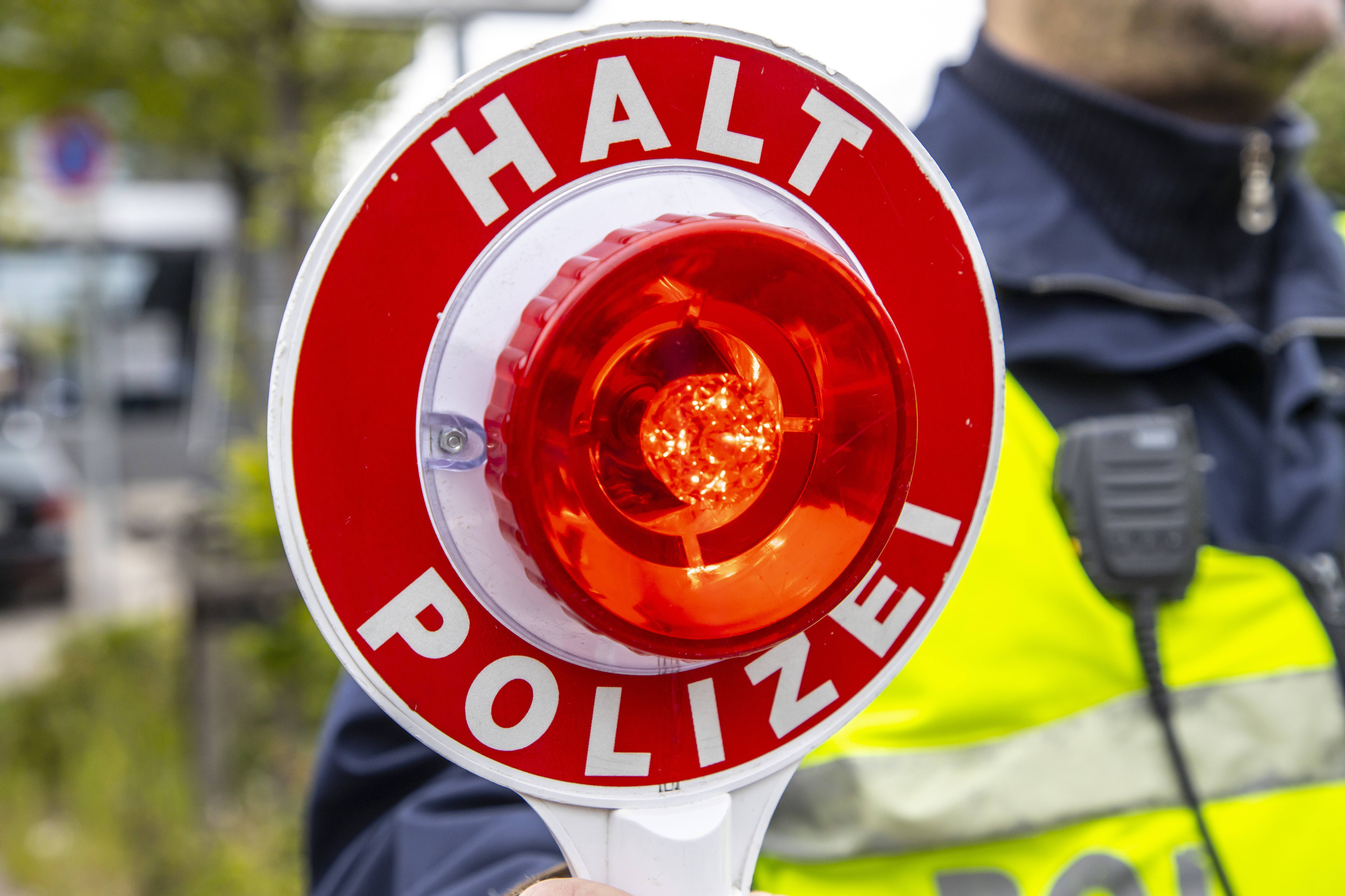 Amokalarm an Schule! Großeinsatz der Polizei und des SEK - Mann mit Schusswaffe gesichtet!