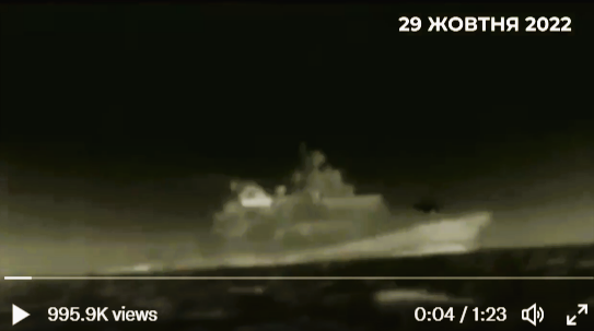 [Video]▶️ Russen versenken ukrainisches Schiff! Dramatisches Video zeigt Bombeneinschlag an Bord