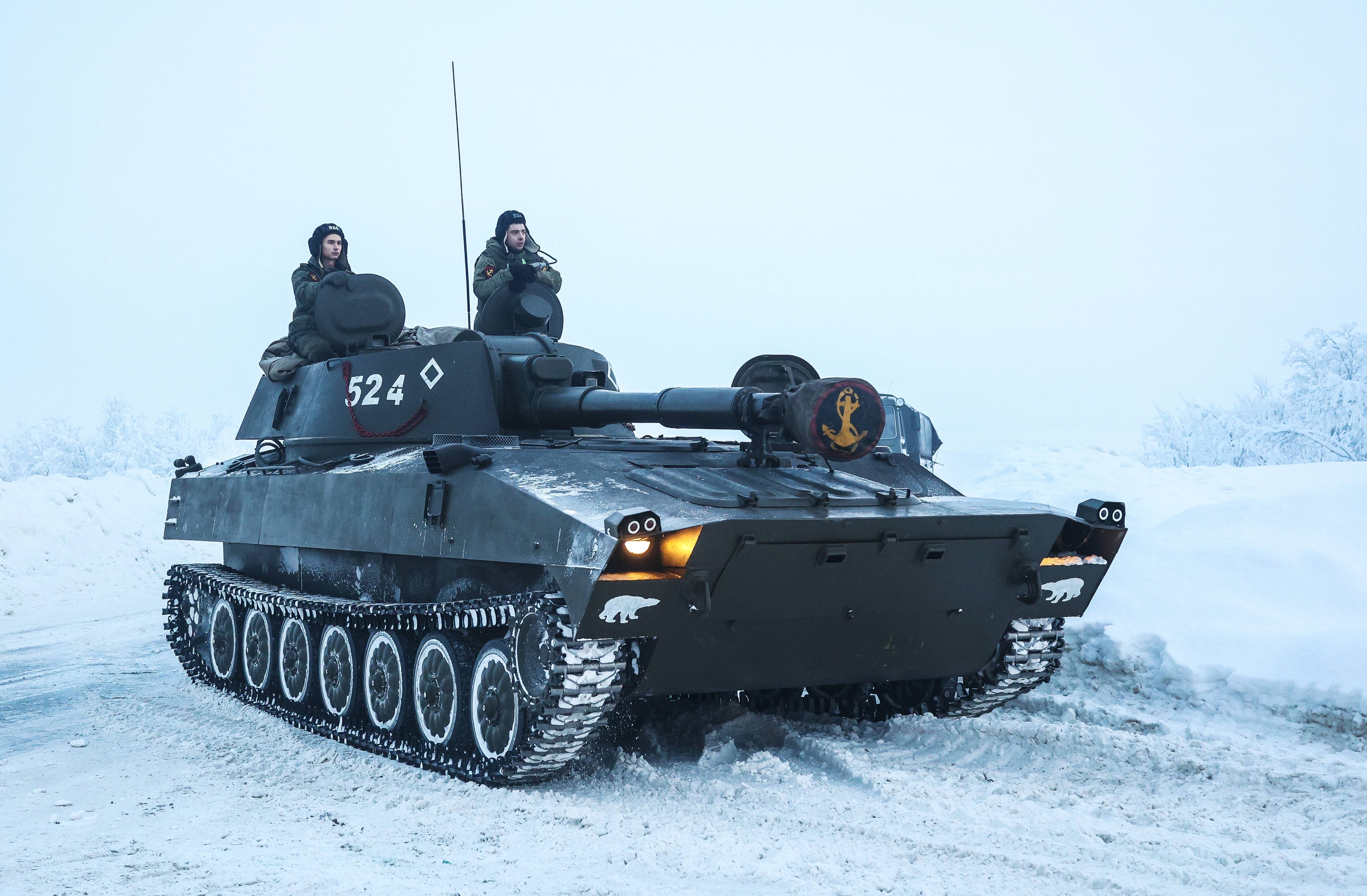 Wladimir Putin startet riesiges Militärmanöver in der Arktis - will er sich die Rohstoffe sichern?