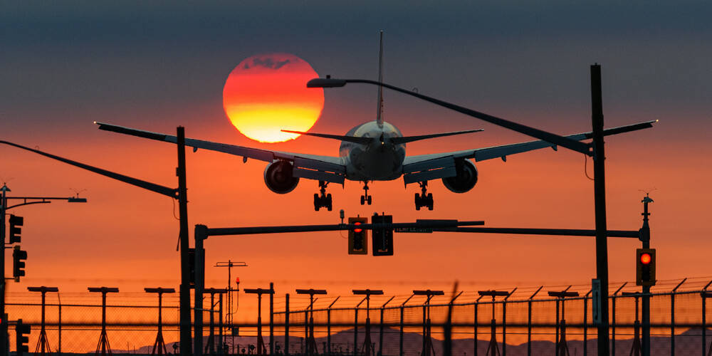 Eilmeldung! Flugzeugabsturz über Frankfurt! Boeing 737 beinahe über Frankfurt abgestürzt!