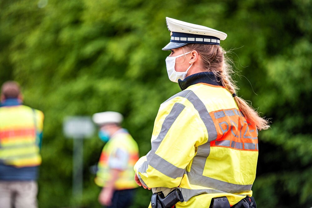 Grausige Entdeckung in Brandenburg - Verweste Leiche entdeckt - Polizei nimmt Tatverdächtigen fest
